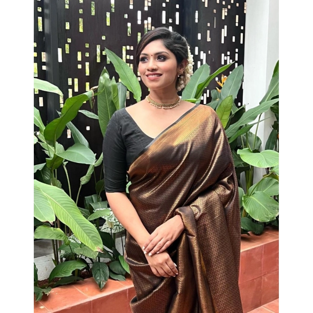 Generic Women's Litchi silk Printed Saree With Unstitched Blouse (Gold) - Image 2